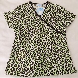 Simply Basic Green Leopard Print Scrub Top [S]